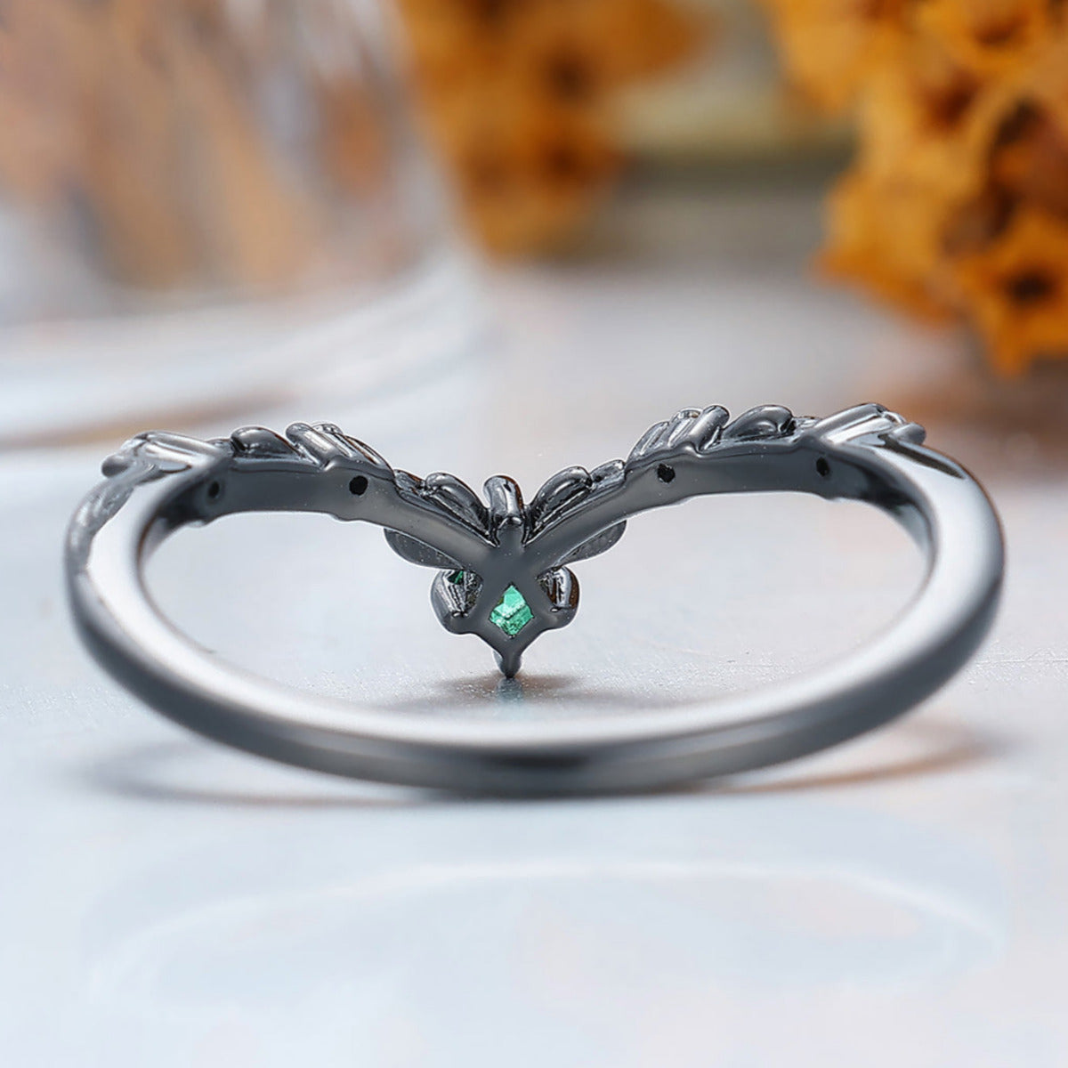 Nature-Inspired Vintage Style Green Emerald Curved Wedding Band