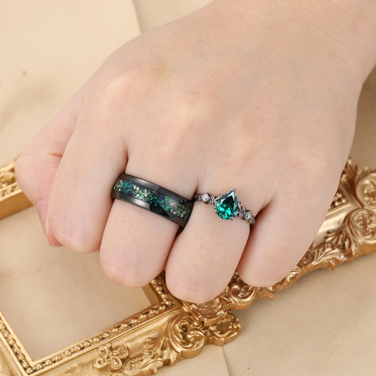Gorgeous Pear Cut Emerald Couple Rings Green His And Hers Matching Ring Set