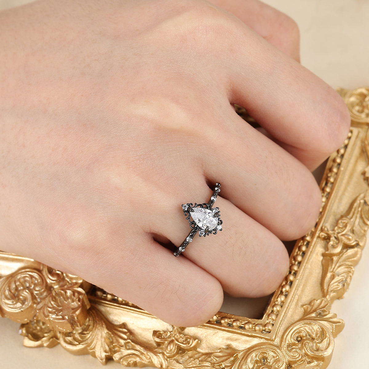 Unique 1.0 CT Pear Cut Moissanite Art Deco Leaf Gold & 925 Sliver Engagement Ring