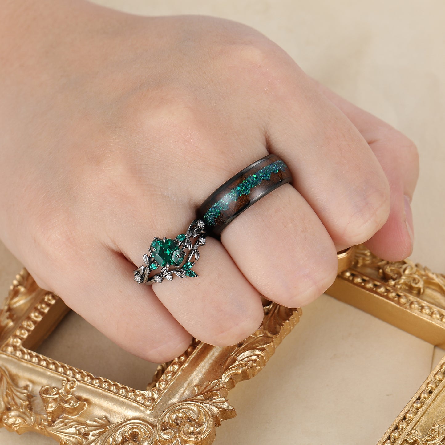 Nature Inspired Emerald Leaf Rings Set For Couples Personalized Green And Black Couples' Set