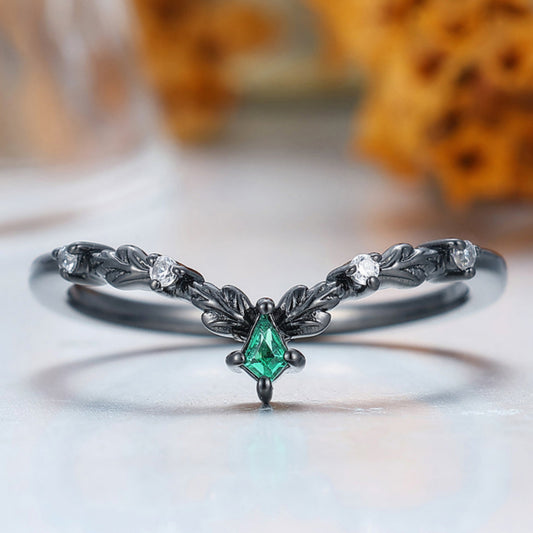 Nature-Inspired Vintage Style Green Emerald Curved Wedding Band