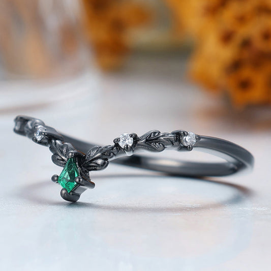 Nature-Inspired Vintage Style Green Emerald Curved Wedding Band